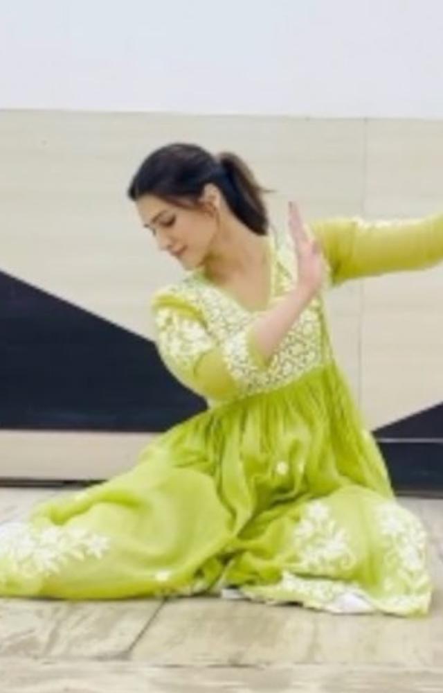 Kriti Sanon is trained in Kathak. The actress apparently started training in this form of classical dance at a young age